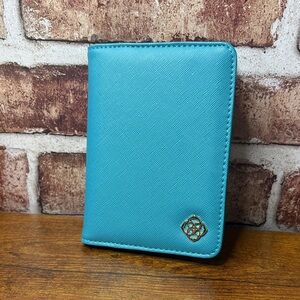 Kendra Scott Turquoise Passport Wallet Teal with Gold Logo Like New